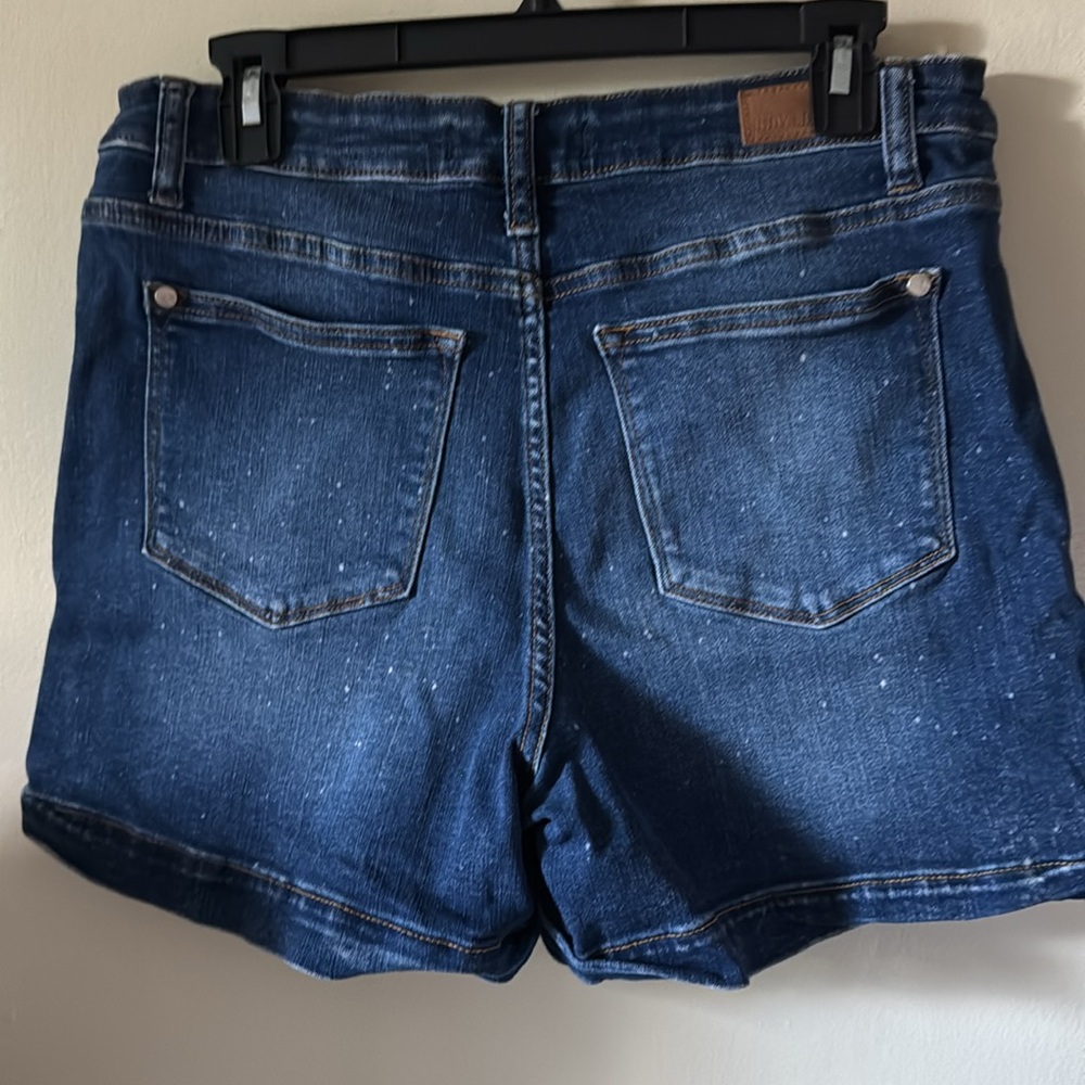 🩳💙🪩Judy Blue Denim Shorts - Picture 5 of 7